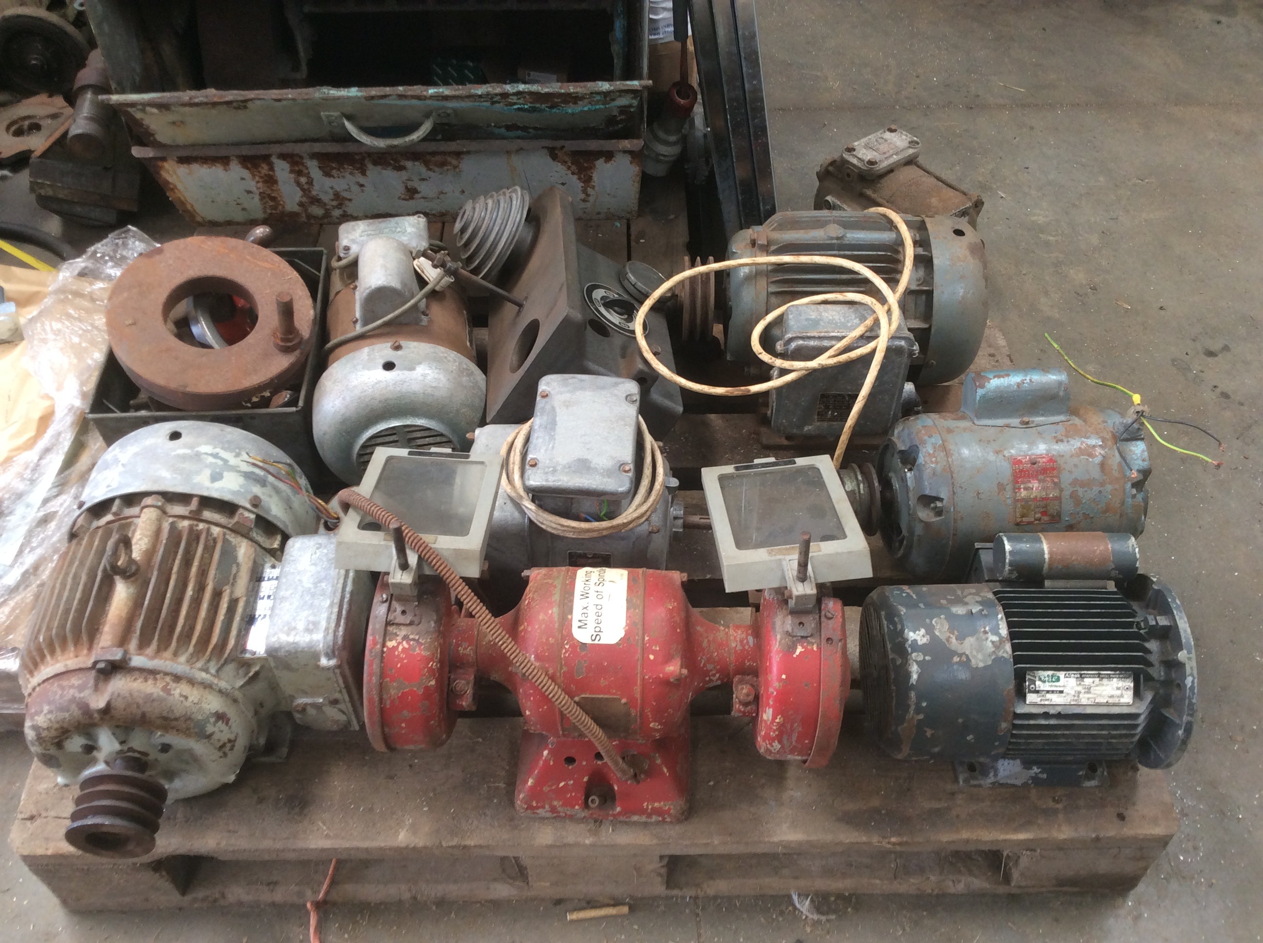 Selection of single & 3 phase Motors and Suds Pumps